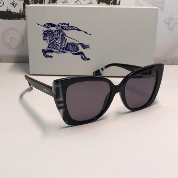 Burberry Meryl Polarized Dark Grey Butterfly Ladies Sunglasses BE4393F 405181 - Picture 5 of 12